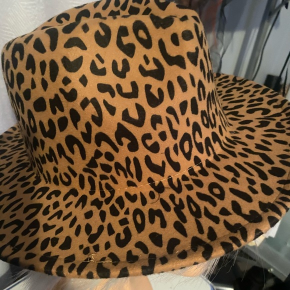 Walk on the wild side with your besties.  One price. For 2 fabulousity 🥰 - Picture 4 of 14